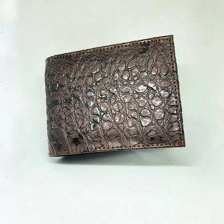 Men’s Leather Wallet – Textured Crocodile Pattern (Chocolate Brown)