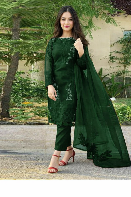 “Elegant Green Embroidered Dhanak Suit Set – 2 Pcs”